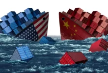 Fallender Aktienchart mit roten Balken und US Flagge 1